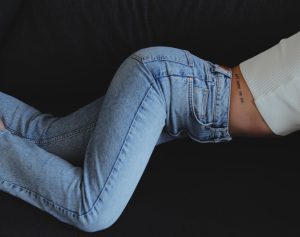 How To Style Straight-Leg Jeans (How-To Guide & Style Tips)
