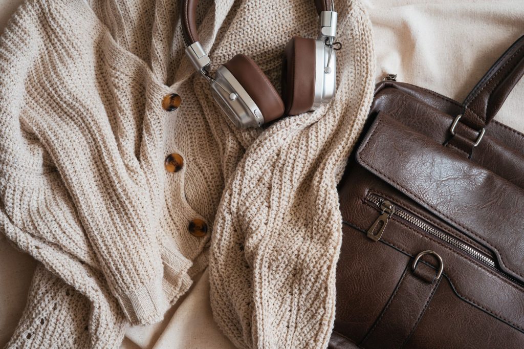 When To Tuck In Shirt Female (Dates, Origins & Key Facts)